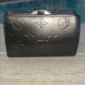 Louis Vuitton Matte Gray Vernis Kisslock Wallet